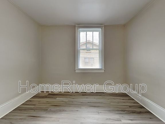 3rd image of 245 W 24th St