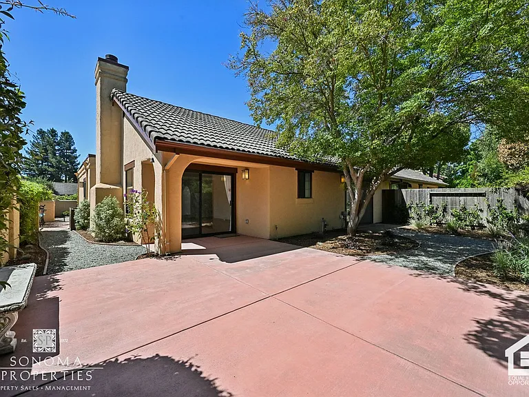 424 La Quinta Ln — Photo 35