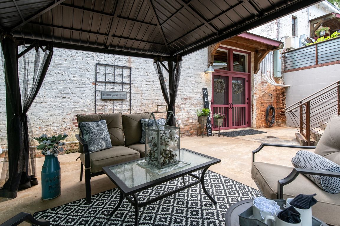 Private patio, fenced-in w/ gate