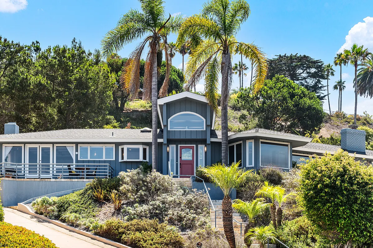 1141 Muirlands Vista Way — Photo 3