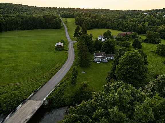 3rd image of 702 Blackman Hill Rd