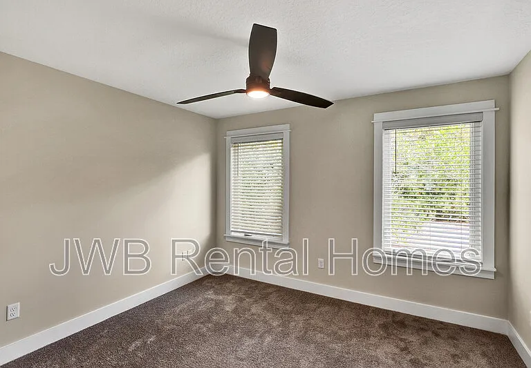 218 E 2nd St — Photo 16