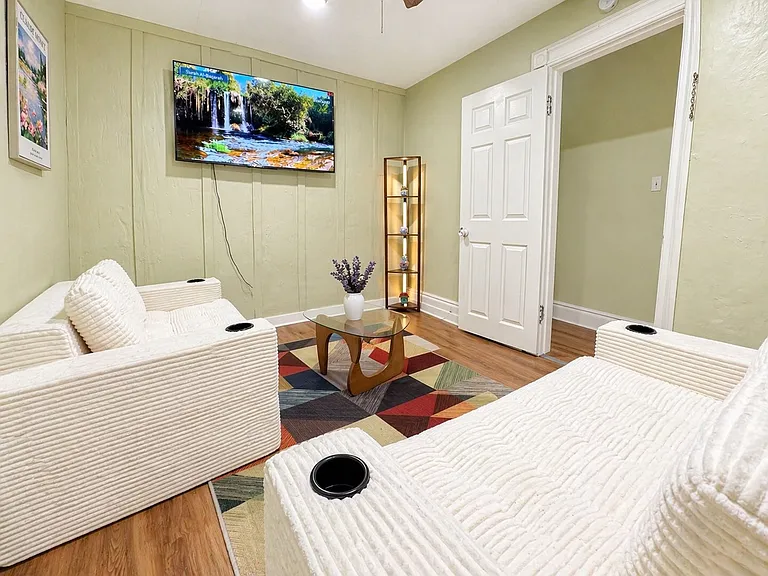 1817 Ontario Ave #2 — Photo 6