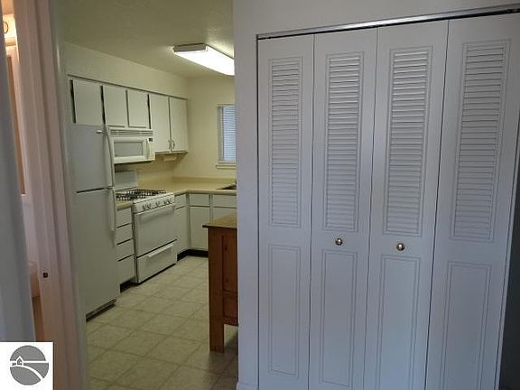 4th image of 9743A 8th St