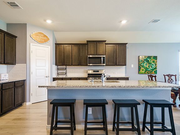 3rd image of 303 Headwater Dr
