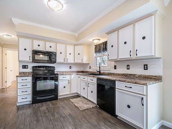 3rd image of 21796 McCain Ln