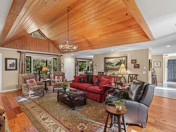 5th image of 371 Dixon Drive