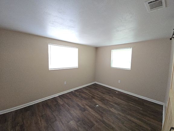 4th image of 612 S Hendry Ave