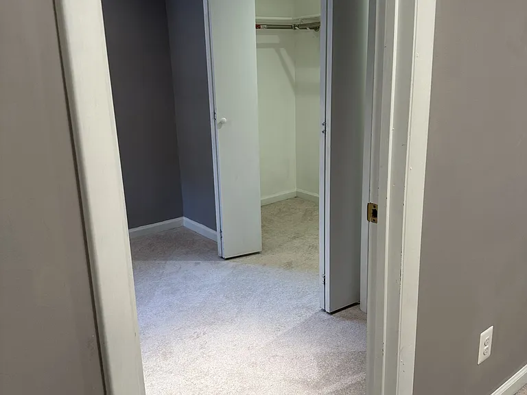 10 N Floyd St — Photo 39