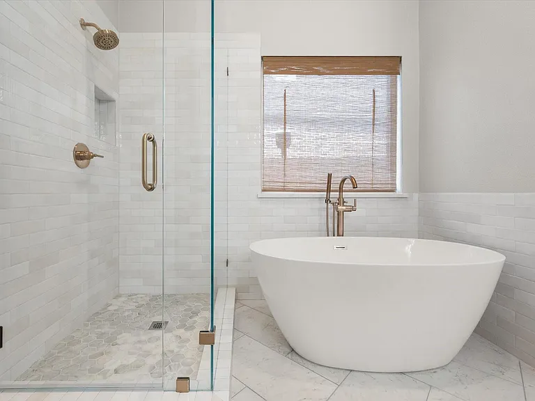 1702 Forest Bend Ln — Photo 20