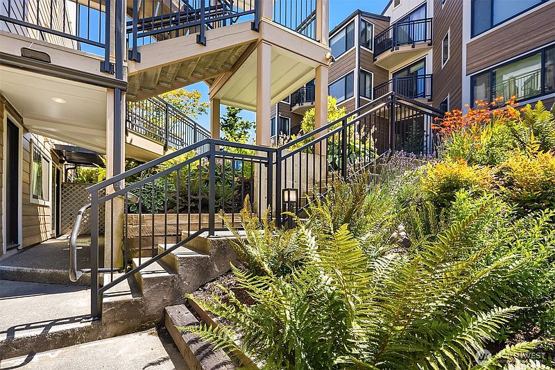 3rd image of 1024 5th Avenue S #C001
