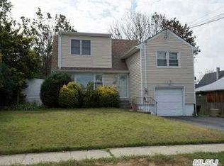 258 Center St, Oceanside, NY 11572