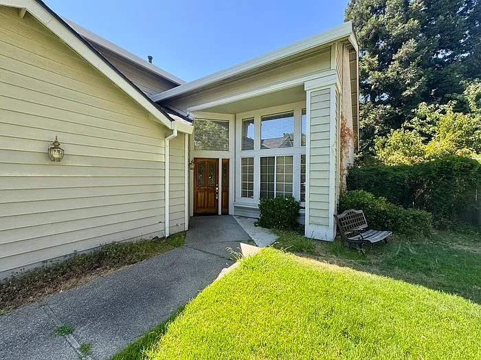 4 bed, 3.0 bath, 2509 sqft, $2,695 — Photo 3