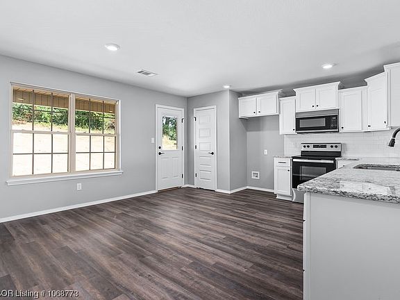 3rd image of 2109 Amy Ln
