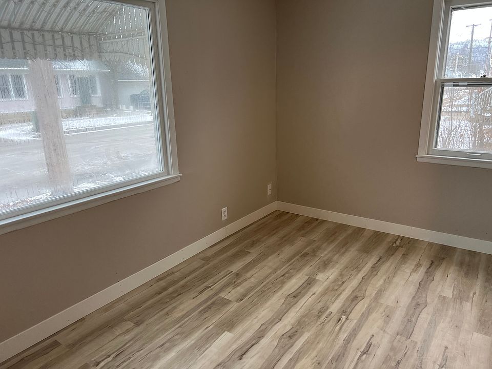 2nd image of 211 Chestnut St