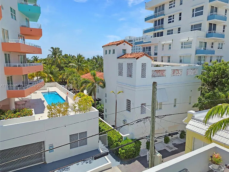 225 Collins Ave #4J — Photo 9