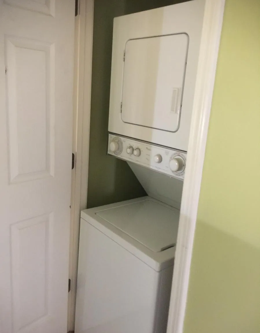 4 bed, 2100 sqft, $6,200 — Photo 4
