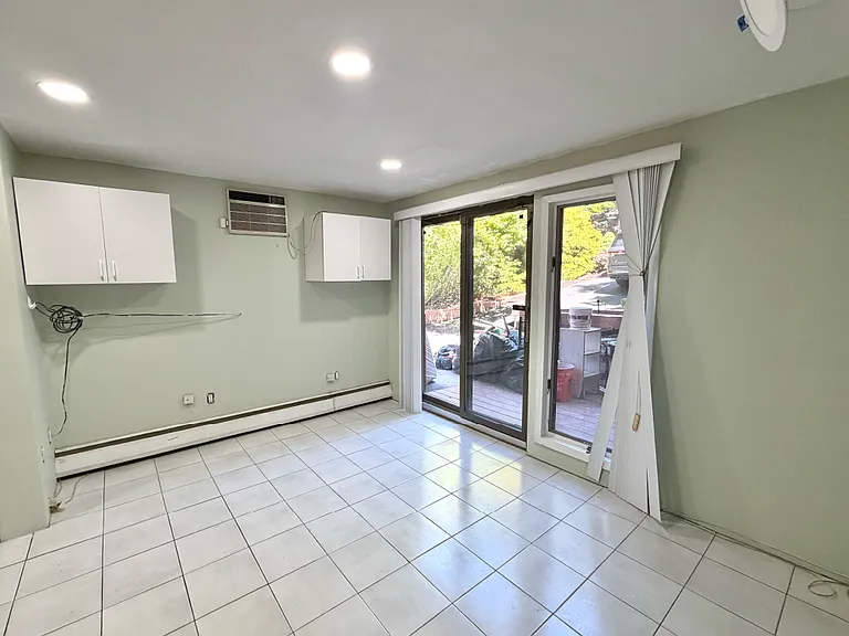 52 Deepdale Dr — Photo 18