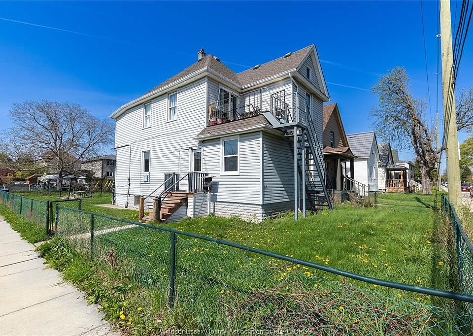 1st image of 1104 Cataraqui St