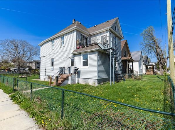 1104 Cataraqui St, Windsor, ON N9A 3R1