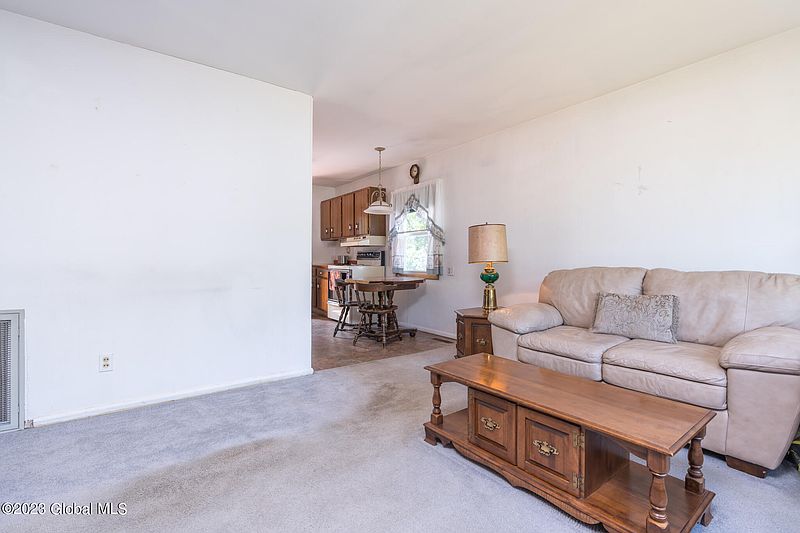 4th image of 428 Chiswell Road