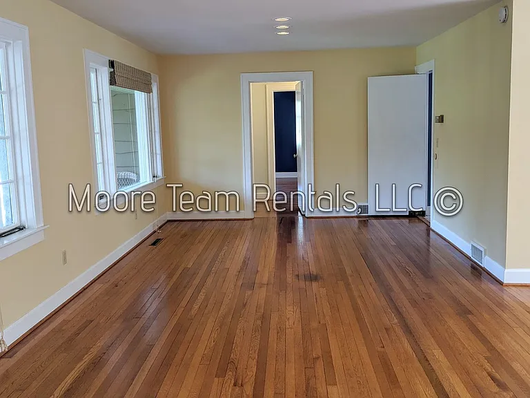 2612 Haywood Rd — Photo 9