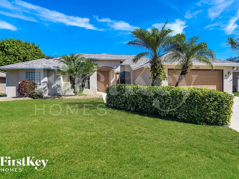 1347 Armory Dr NE — Photo 1