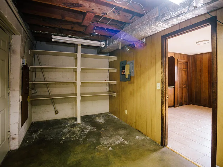 1301 Normandy Rd — Photo 23
