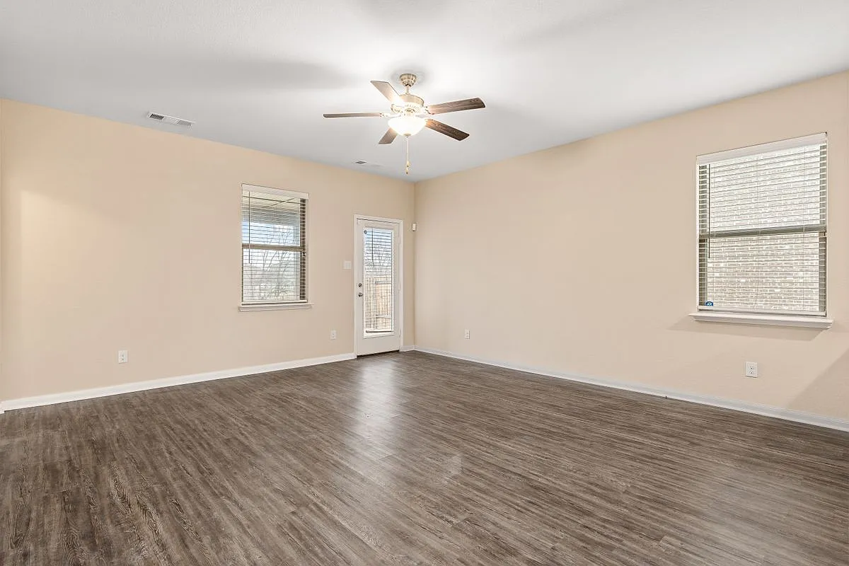 3 bed, 2.0 bath, 1619 sqft, $1,850 — Photo 4