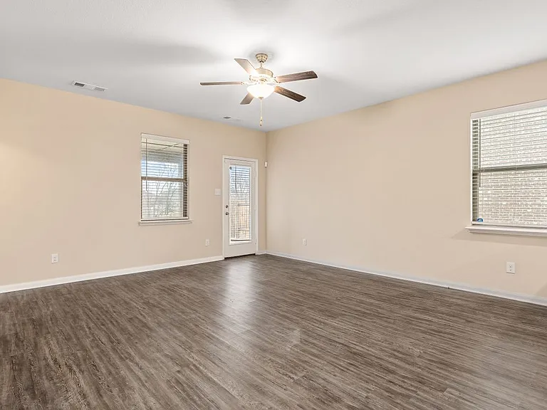 1431 Park Trails Blvd — Photo 4