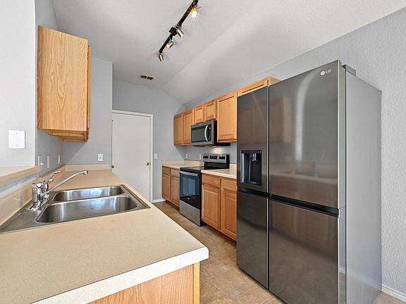 5th image of 740 Clearview Cir