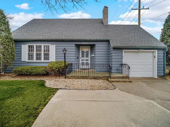 600 W North St, Crown Point, IN 46307