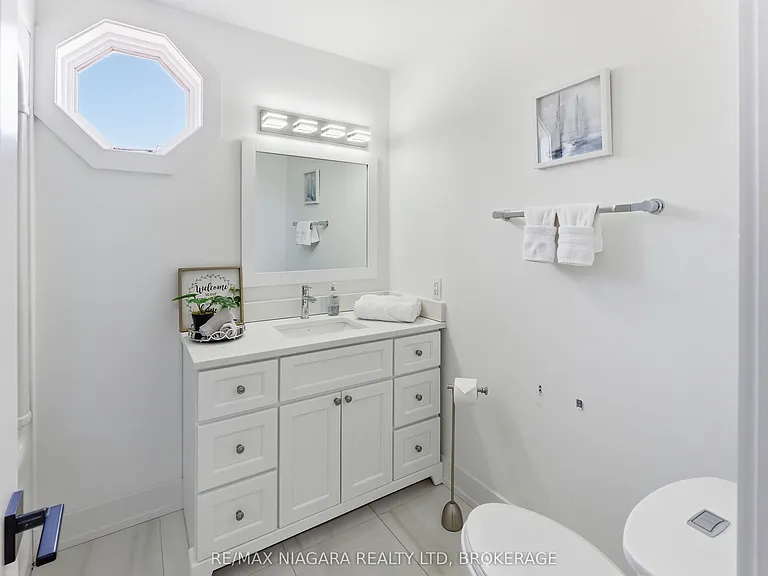 616 Lakeshore Rd — Photo 25