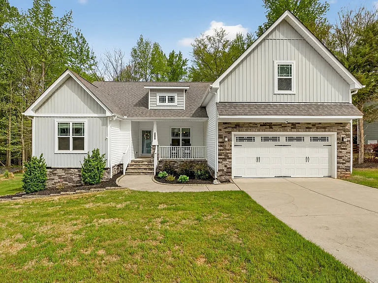 313 Laurel Oaks Dr — Photo 2