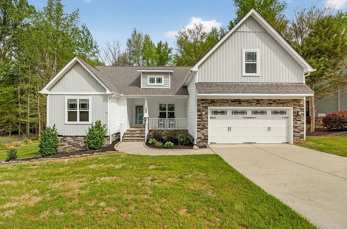 Building Photo - 313 Laurel Oaks Dr