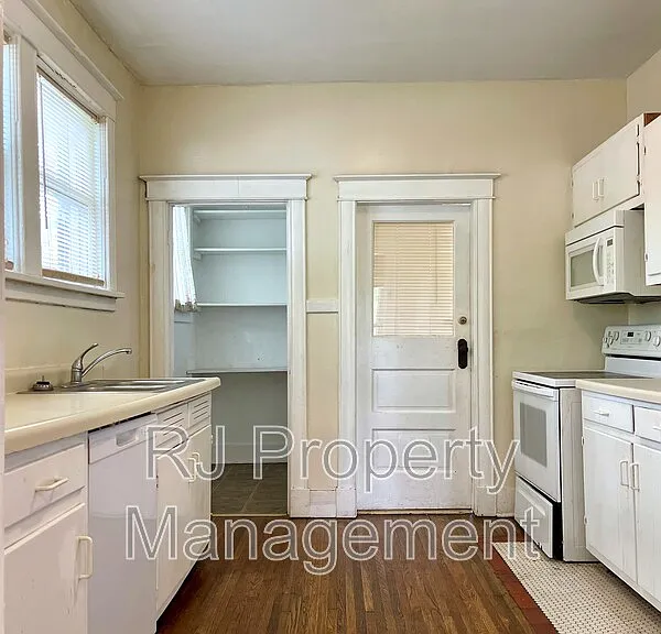 1572 Tutwiler Ave — Photo 8