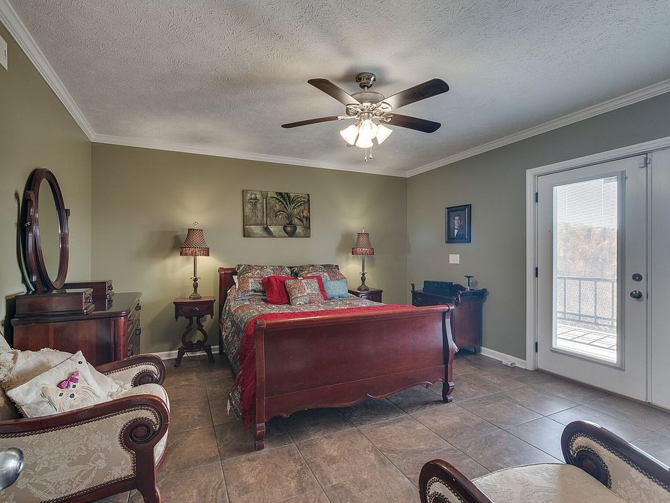 31st image of 327 Stoneybrook Rd