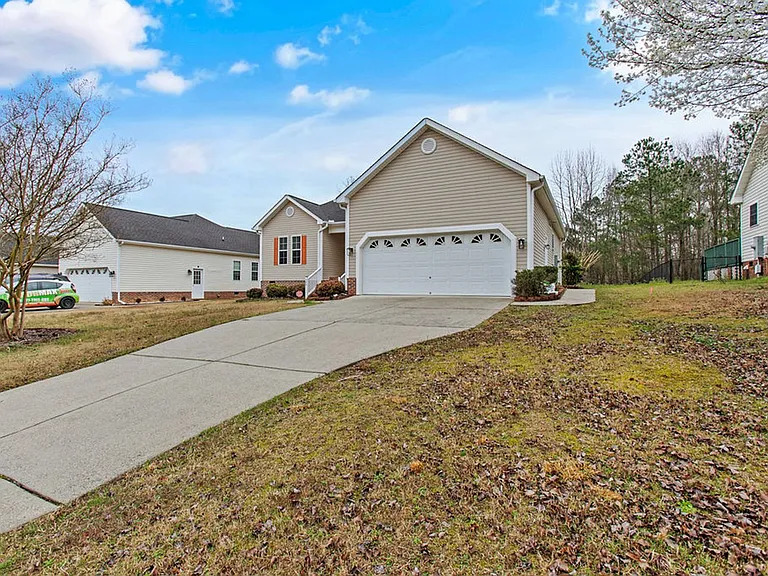 540 Hunter Way — Photo 2