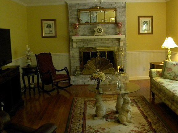 3rd image of 126 Northwood Dr