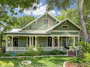 305 N College St, Weimar, TX 78962