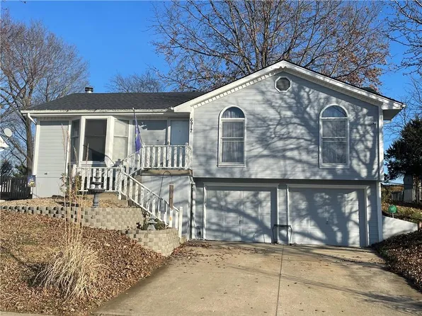 6917 T Gabbert Dr, Pleasant Valley, MO 64068