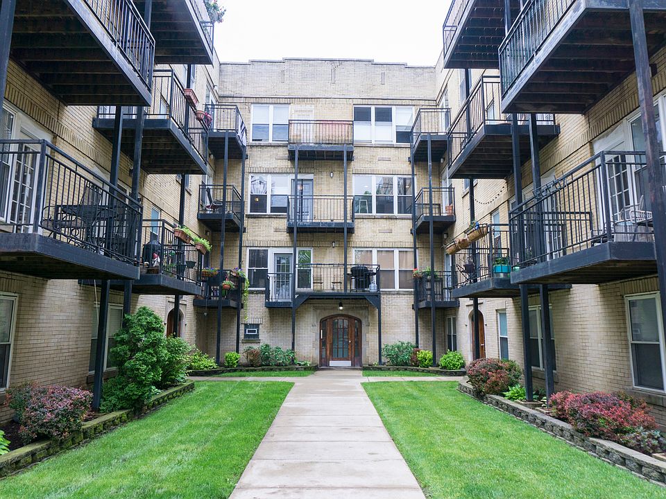 1st image of 4018 N Albany Ave APT 1B