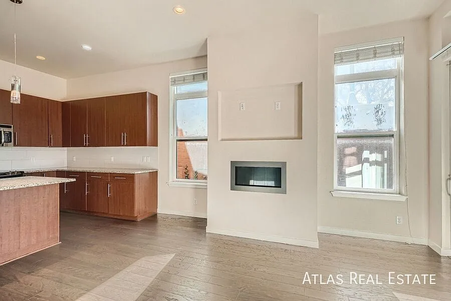 1 Month Free! Modern 2br Condo Near Washington Park With Covered Parking — Photo 4