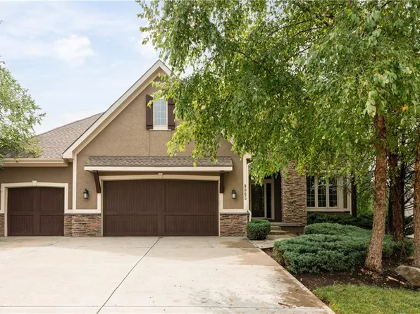 9005 W 158th St, Overland Park, KS 66221