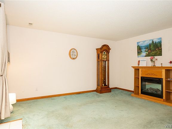 5th image of 7 E Sunmist Sq