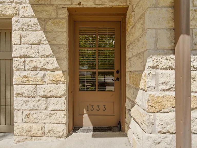 1333 E 41st Pl — Photo 4