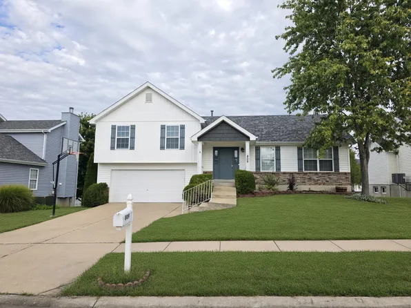 809 Wenstone Park Dr, Wentzville, MO 63385