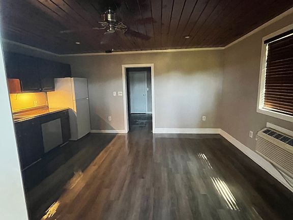 2nd image of 325 Tipton Rd #1
