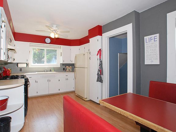 5th image of 3542 Barker St