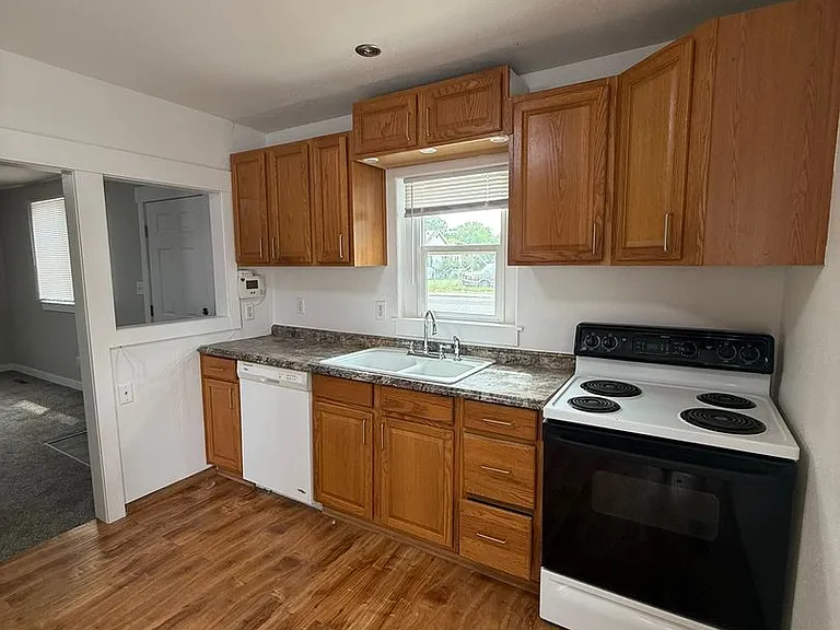 7030 N Market St — Photo 14